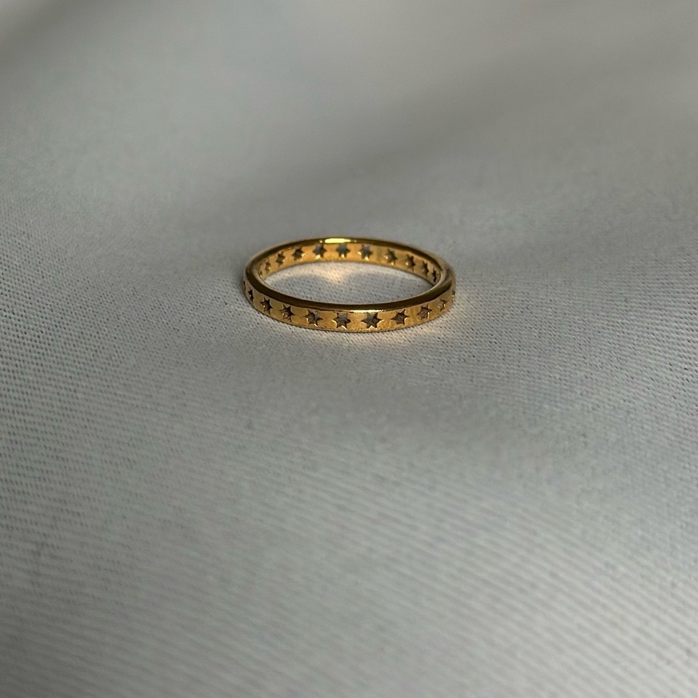 Carrie Elizabeth x Zoe Sugg 14k Gold Vermeil Star Band
